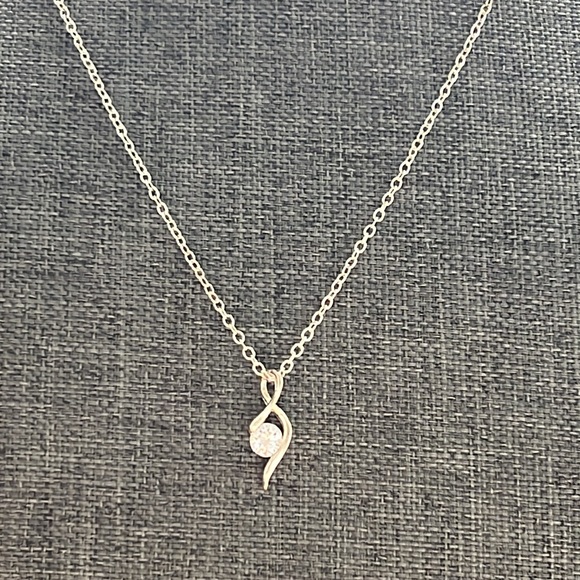 Ashlynn Avenue Ariel at the Concert Pendant - Picture 2 of 6